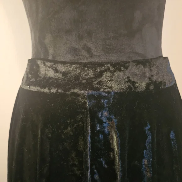 Urban Coco Black Velvet Skater Mini Skirt - Size Medium💃 - Picture 3 of 7